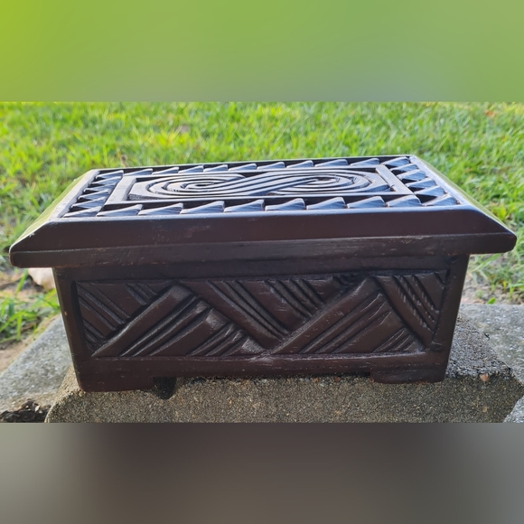 Hand Carved Jewelry box - Picture 6 of 7